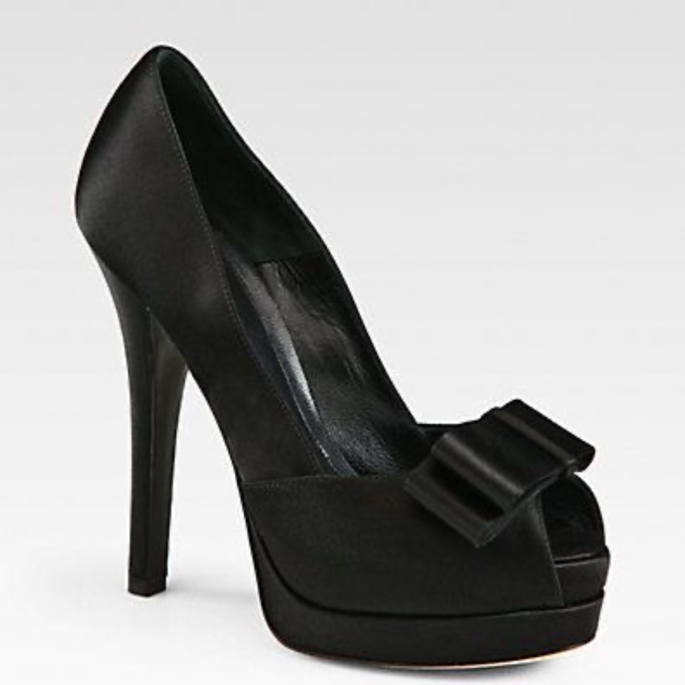 *NEW* FENDI Black Satin Plumage Pump